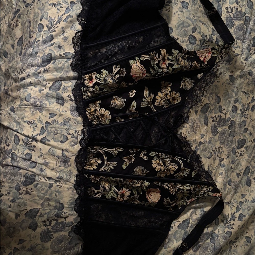 Floral Lace bustier